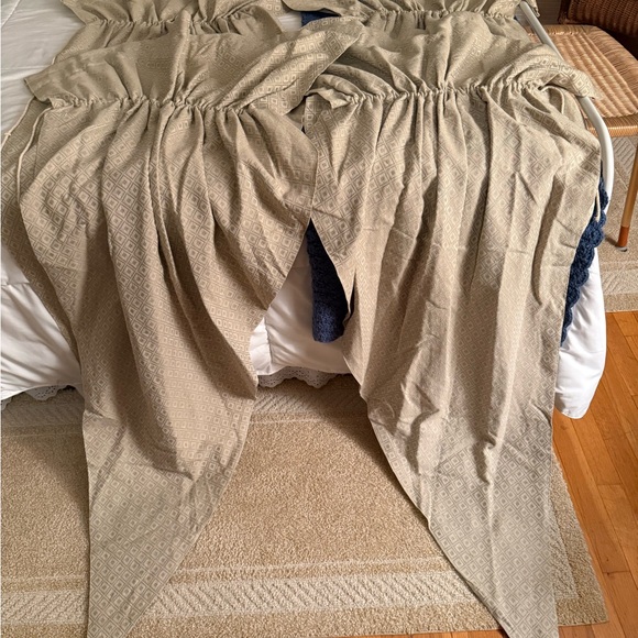 Park Designs Elegant Cream Patterned Gathered Swag Curtains - Picture 4 of 8